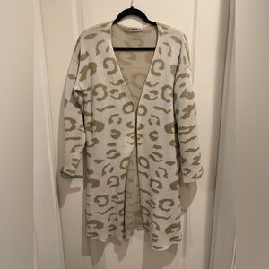Angashion Size Small Animal Print Tan White Womens Long  sleeve Cardigan Sweater